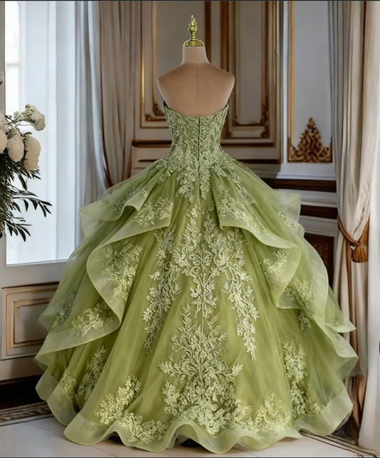 Glamouröses hellgrünes, trägerloses A-Linien-Quinceañera-Ballkleid mit floralen Applikationen, Pailletten und Tüll (DP7152)