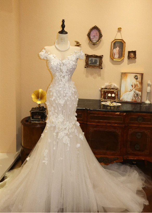 Elegant White Applique Off-Shoulder Wedding Dress Mermaid Tulle Bridal Gown DP7160