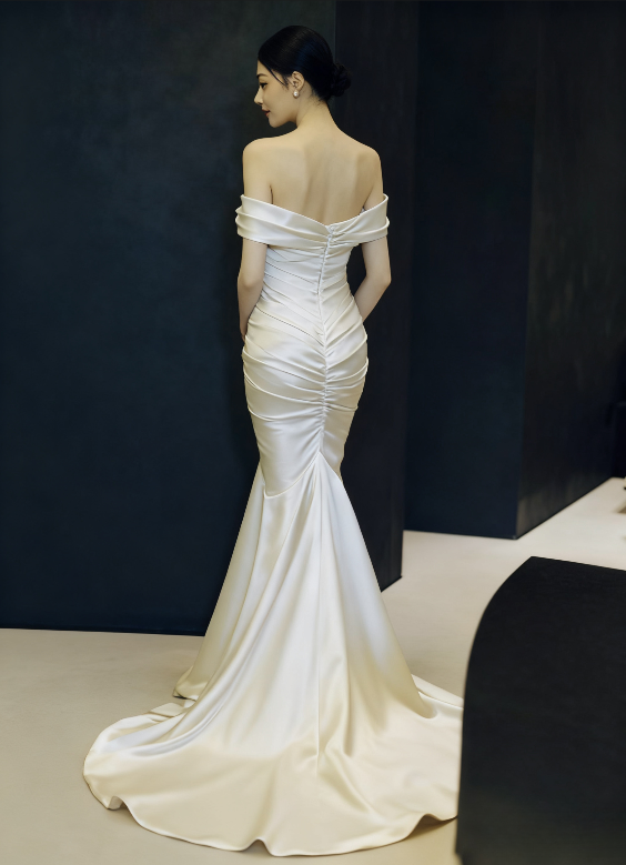 Robe de mariée sirène classique en satin élégant à épaules dénudées DP7210