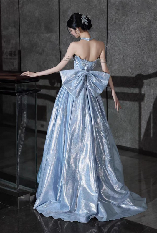 Robe de bal de quinceañera bleu clair irisé, sans bretelles, avec nœud surdimensionné et papillon 3D DP7219