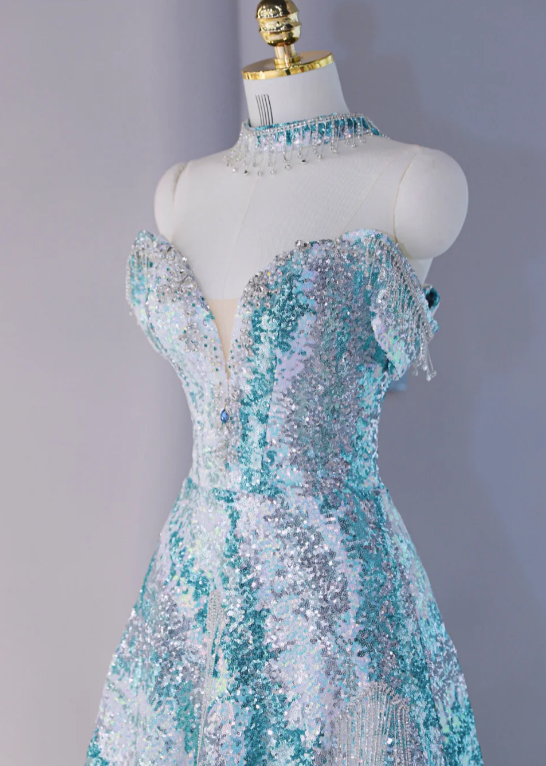 Robe de soirée somptueuse à sequins, épaules dénudées et décolleté cœur, en tissu scintillant DP7453