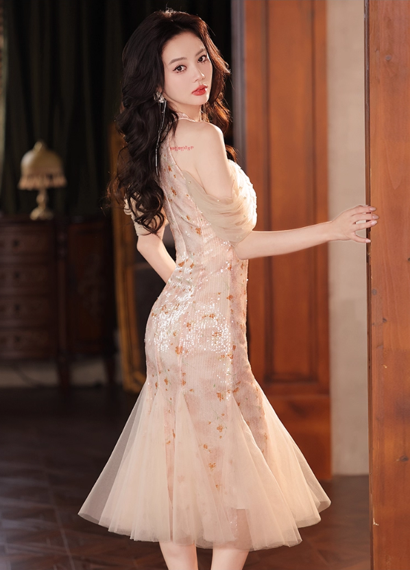 Elegantes champagnerfarbenes Pailletten-Midikleid mit schulterfreiem Ausschnitt, DP7532