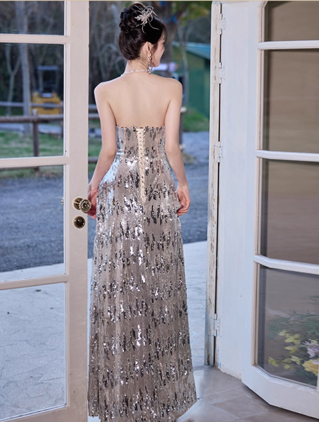 Glamouröses silbernes Pailletten-Abendkleid mit Neckholder und Raffungen, funkelndes Ballkleid DP7542