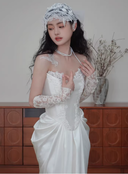 Elegant White Satin Mermaid Lace Bodice Sheer Halter Neck Wedding Dress DP7672