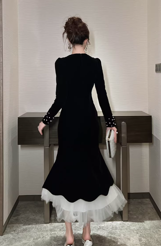 Elegantes schwarzes Samt-Abendkleid mit Perlenverzierungen, Meerjungfrauen-Stil, Tüllsaum, Ballkleid DP7698