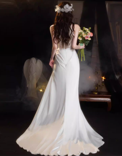 Vintage Ivory Satin Sheath Halter-Neck Lace Bodice & Train Wedding Dress DP7750