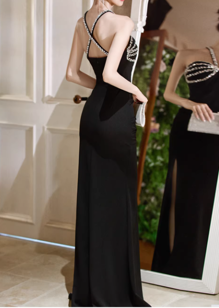 Vintage Black Halter-Neck Mermaid Evening Gown Beaded High Slit Prom Dress DP7778