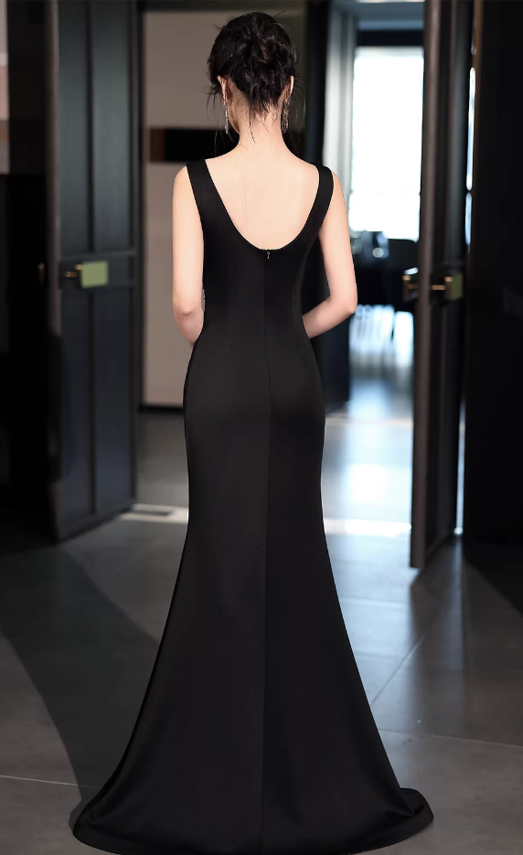 Elegant Black Mermaid Evening Gown Beaded Square Neck Satin Prom Dress DP7801