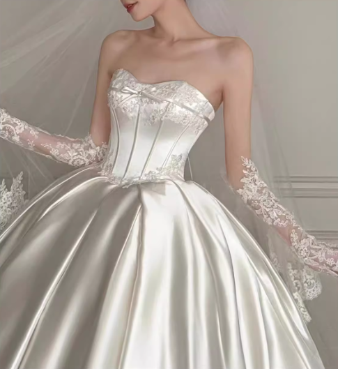 Vintage Ivory Strapless Satin Lace Trim Bow-Accented Hem A-Line Wedding Dress DP7832