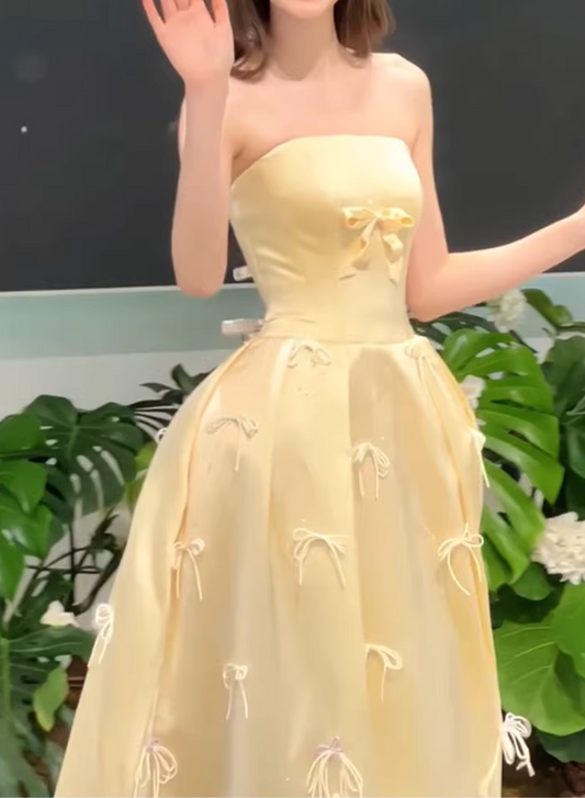 Elegantes gelbes trägerloses Ballkleid mit Schleifenverzierungen für Sweet 15 Quinceañera DP7935