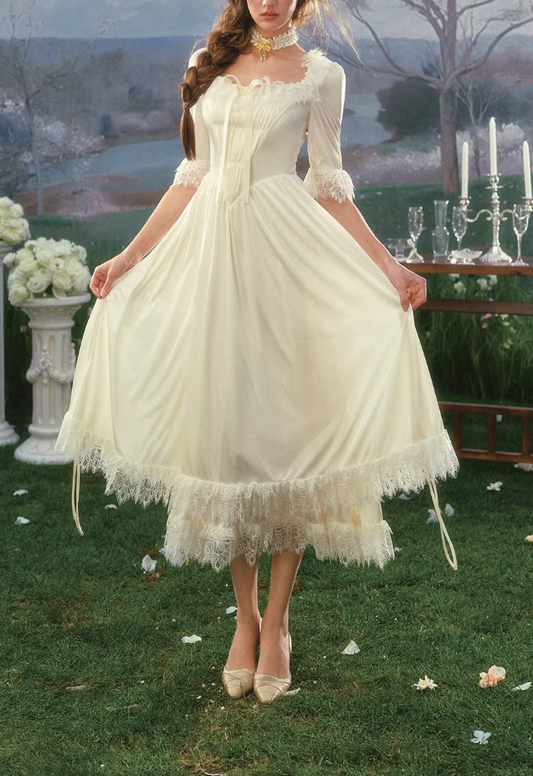 Traumhaftes elfenbeinfarbenes Brautkleid aus Satin und Spitze mit halben Ärmeln in A-Linie DP7986