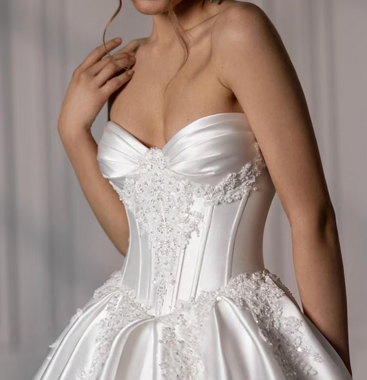 Elegant Satin Lace Applique Bridal Gown Sweetheart Strapless Wedding Dress DP8396
