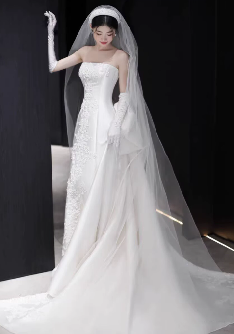 Romantic Strapless Floral Lace Appliques Back Bow Chapel Train A-Line Wedding Dress DP8625