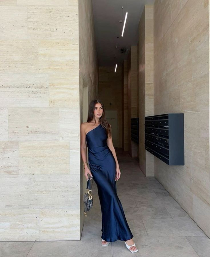 Robe de soirée simple bleu marine à une épaule, DP1048