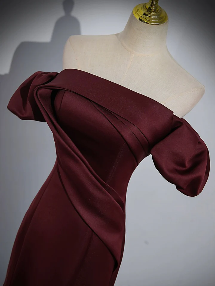 Robe de soirée sirène bordeaux en satin à épaules dénudées, DP2468