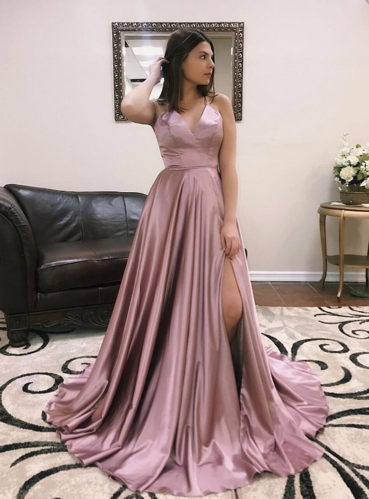 Robe de soirée rose à bretelles spaghetti croisées dans le dos et col en V avec fente, DP0205