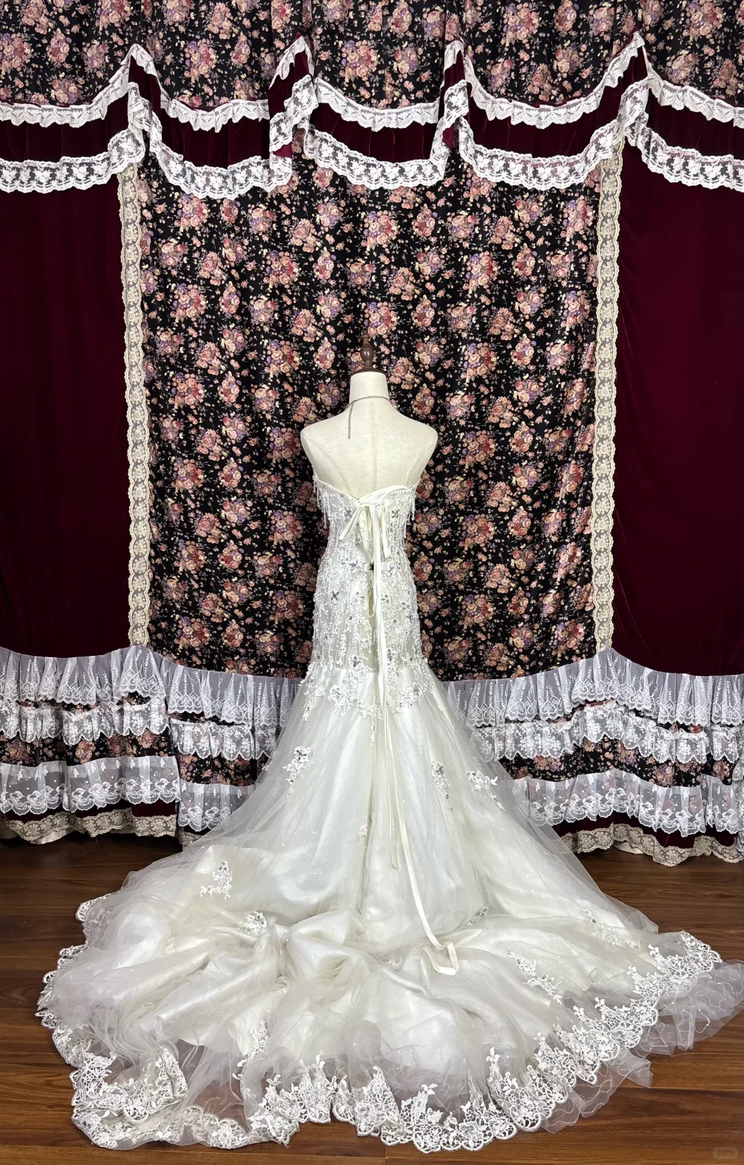 Glamorous Strapless Mermaid Wedding Dress Sweetheart Lace Beaded Bridal Gown DP7073