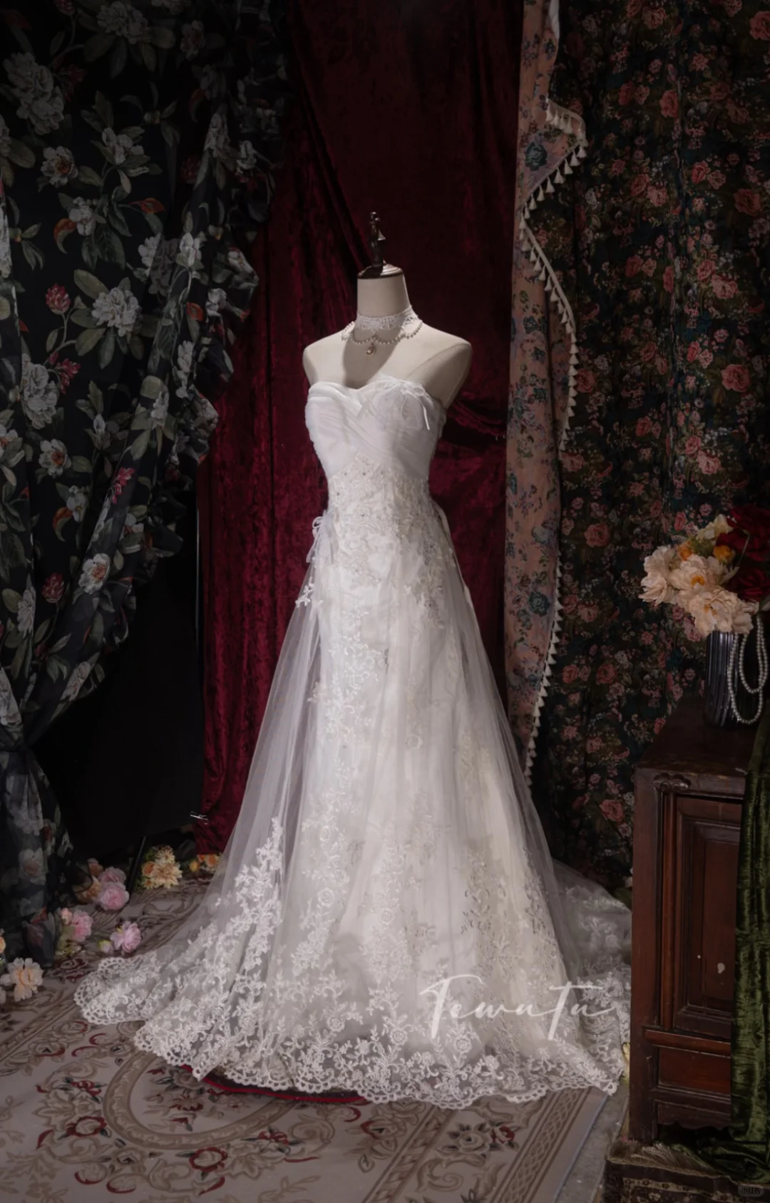a line strapless sweetheart dress A-line Strapless Soft Satin Simple Wedding Dresses with Sweetheart Neck Bridal Gowns AWD2403 main image 1