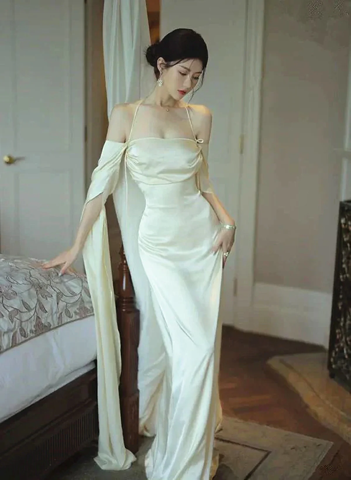 Elfenbeinfarbenes schulterfreies Maxikleid, rückenfreies langes Partykleid aus Satin, DP3605