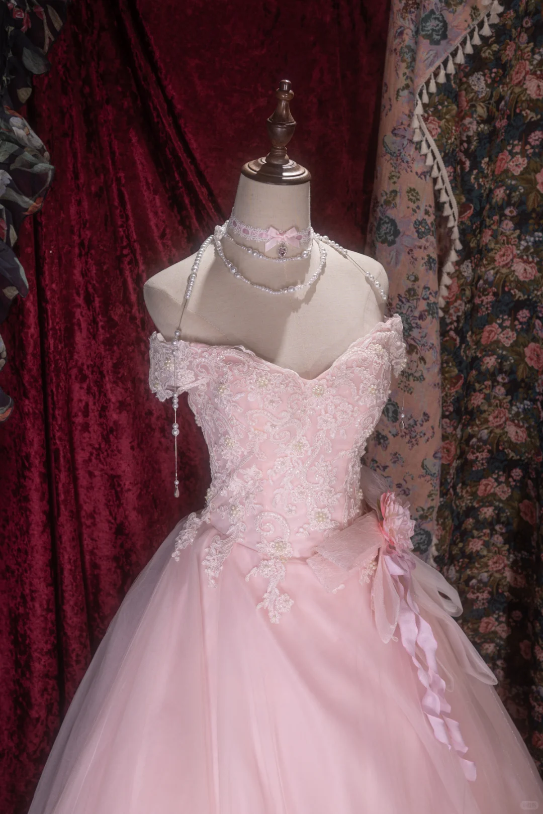 Elegant Pink Off-the-Shoulder Ball Gown Beaded Lace & Tulle Floral Bow Sash Prom Dress DP8352