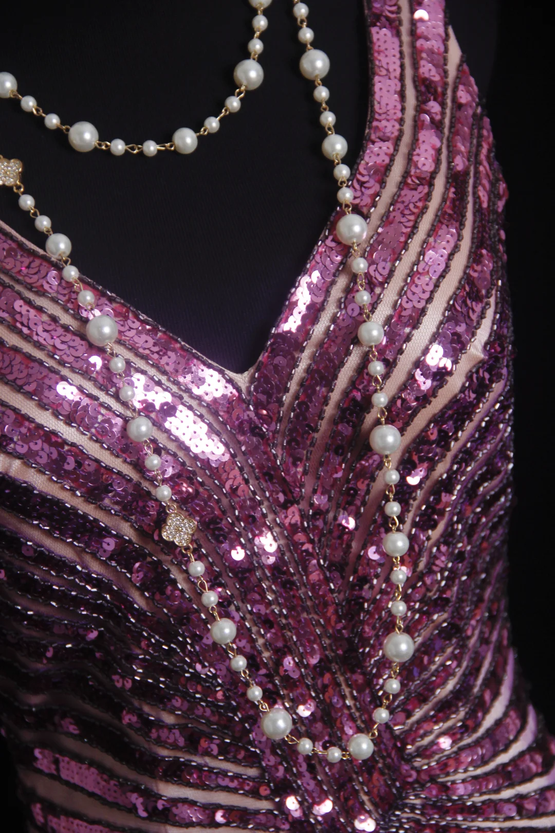 Glamorous Lavender Mermaid Sequin Beaded Sparkly V-Neck Sleeveless Formal Evening Gown DP7372