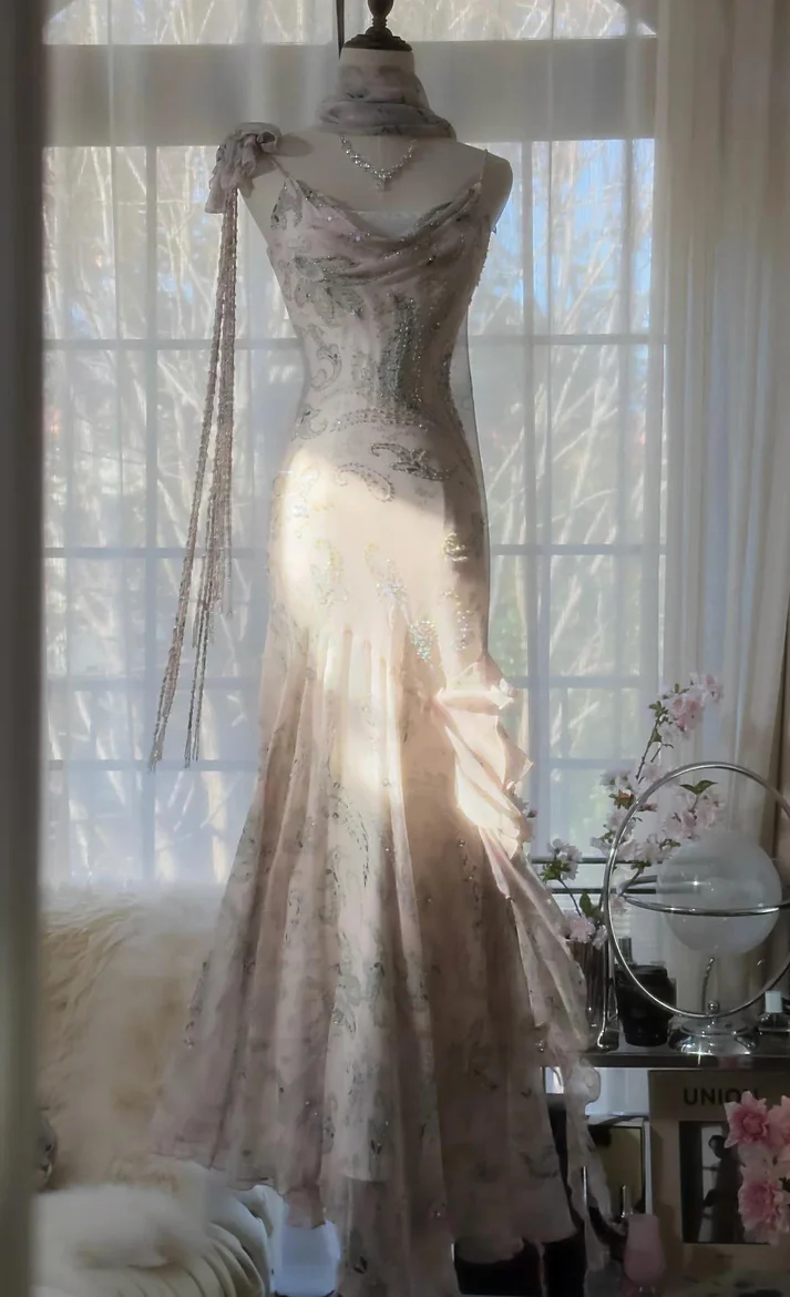 Robe longue de soirée sirène en mousseline de soie à bretelles et perles, couleur sauge clair, DP4972