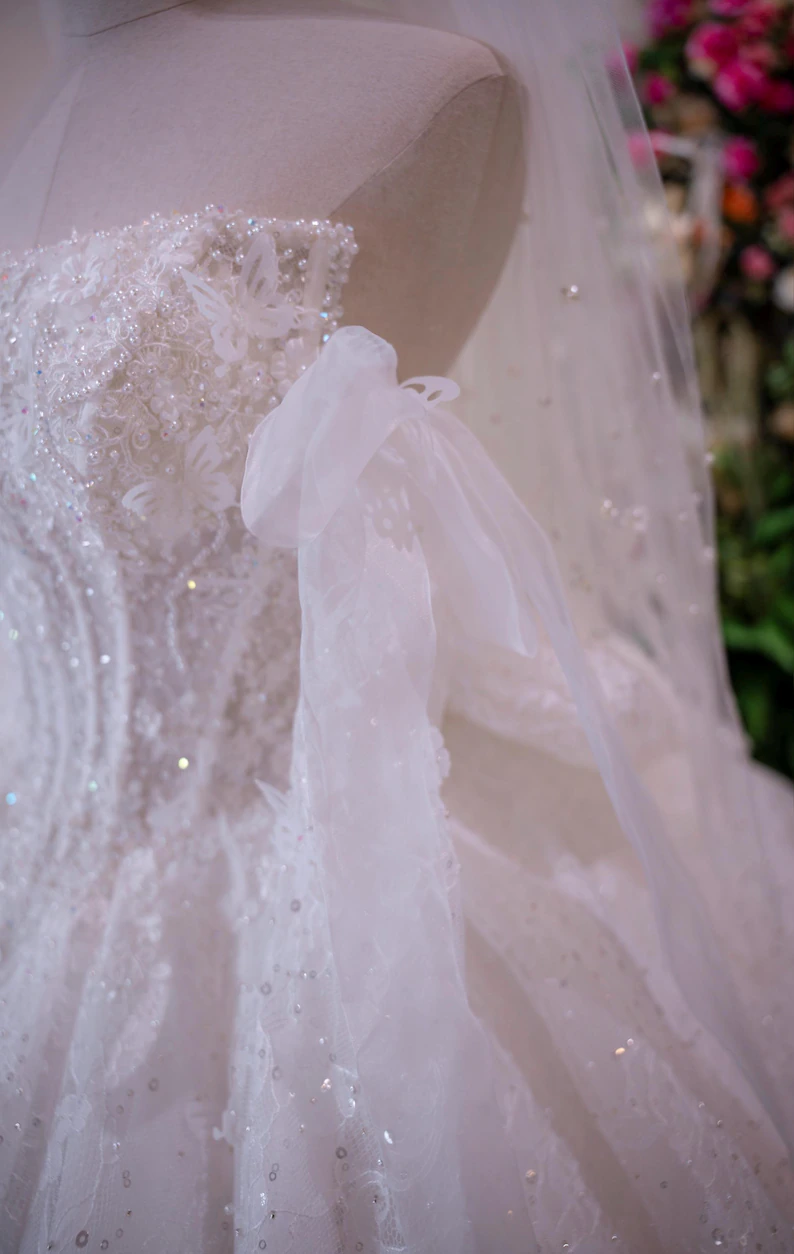 Elegant Off-the-Shoulder Glitter Lace A-Line Wedding Dress DP8391