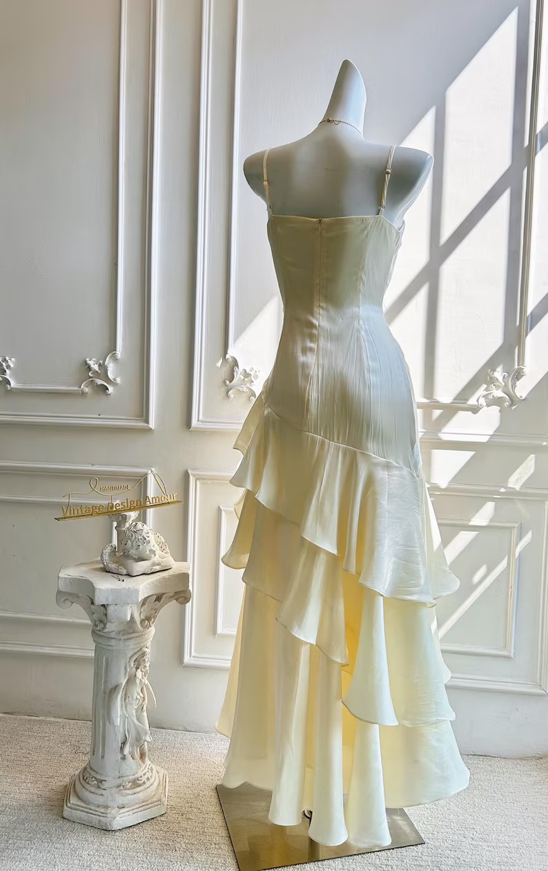 Vintage Ivory Spaghetti Strap Mermaid Ruffled Tiered Evening Gown DP8401
