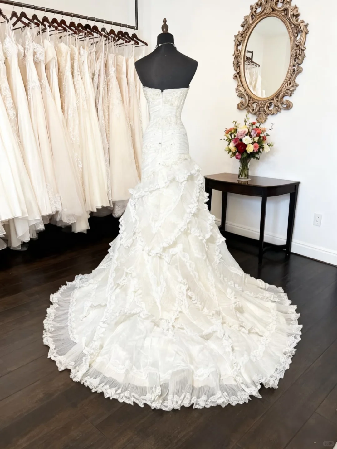 Enchanting Ivory Strapless Mermaid Wedding Dress Ruffled Lace Bridal Gown DP7962