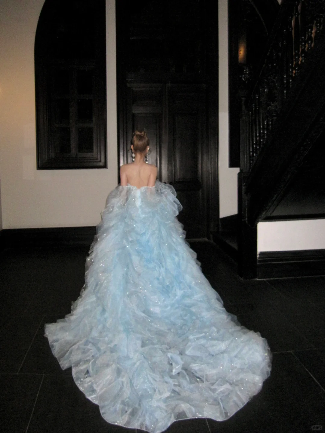 Wunderschönes glänzendes hellblaues trägerloses A-Linien-Tüll-Brautkleid, Ballkleid, Abendkleid DP6248