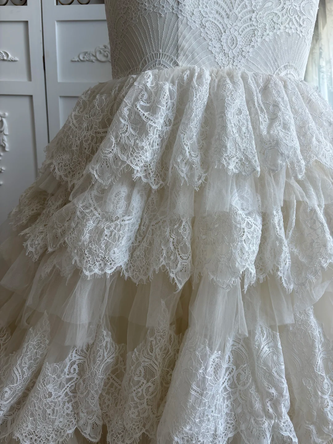 Gorgeous Strapless Sweetheart Lace Mermaid Wedding Dress Tiered Ruffled Tulle Bridal Gown DP8297