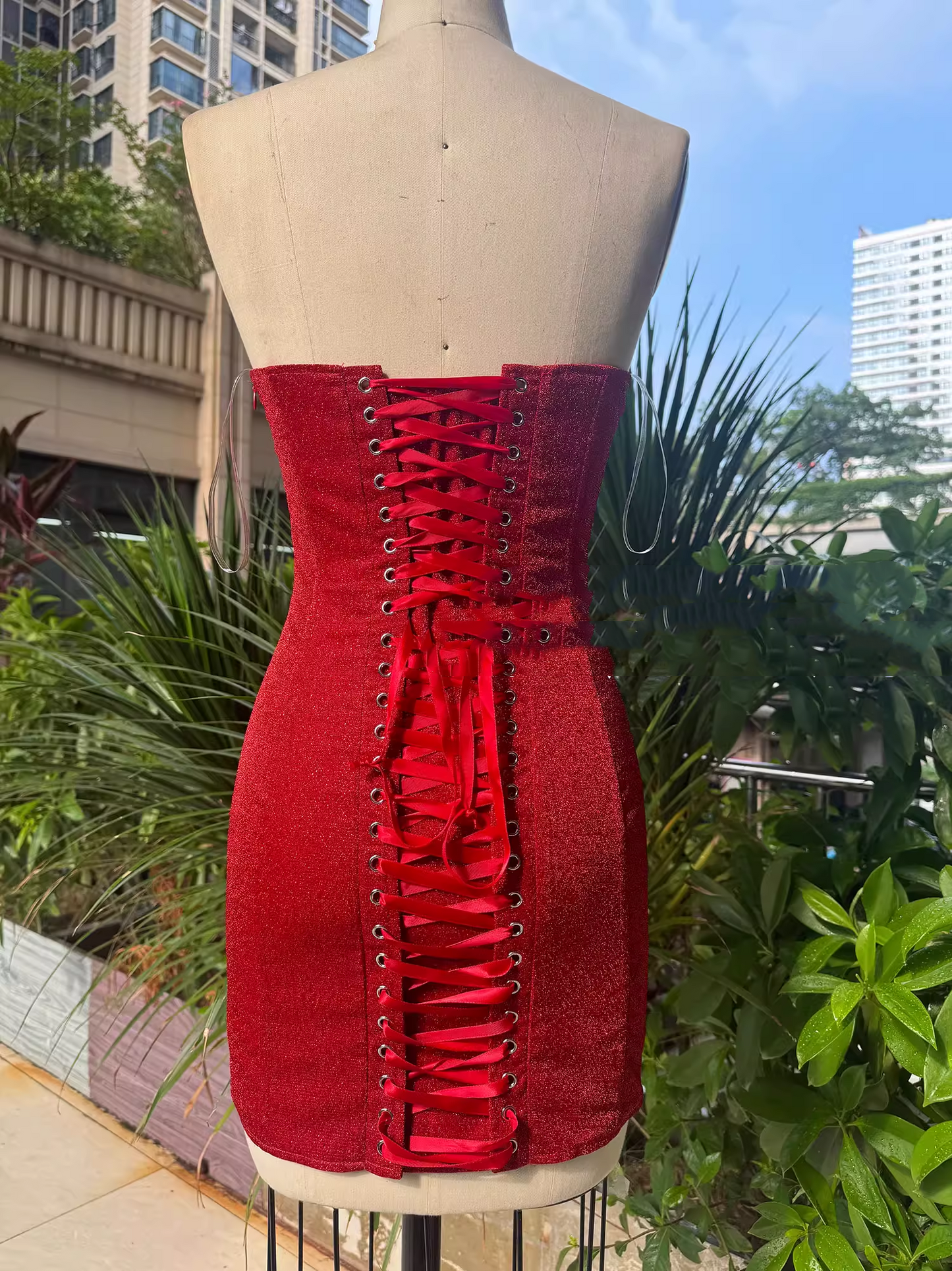 Robe de soirée fourreau en satin style rétro, bustier, décolleté en cœur, lacets, DP5957