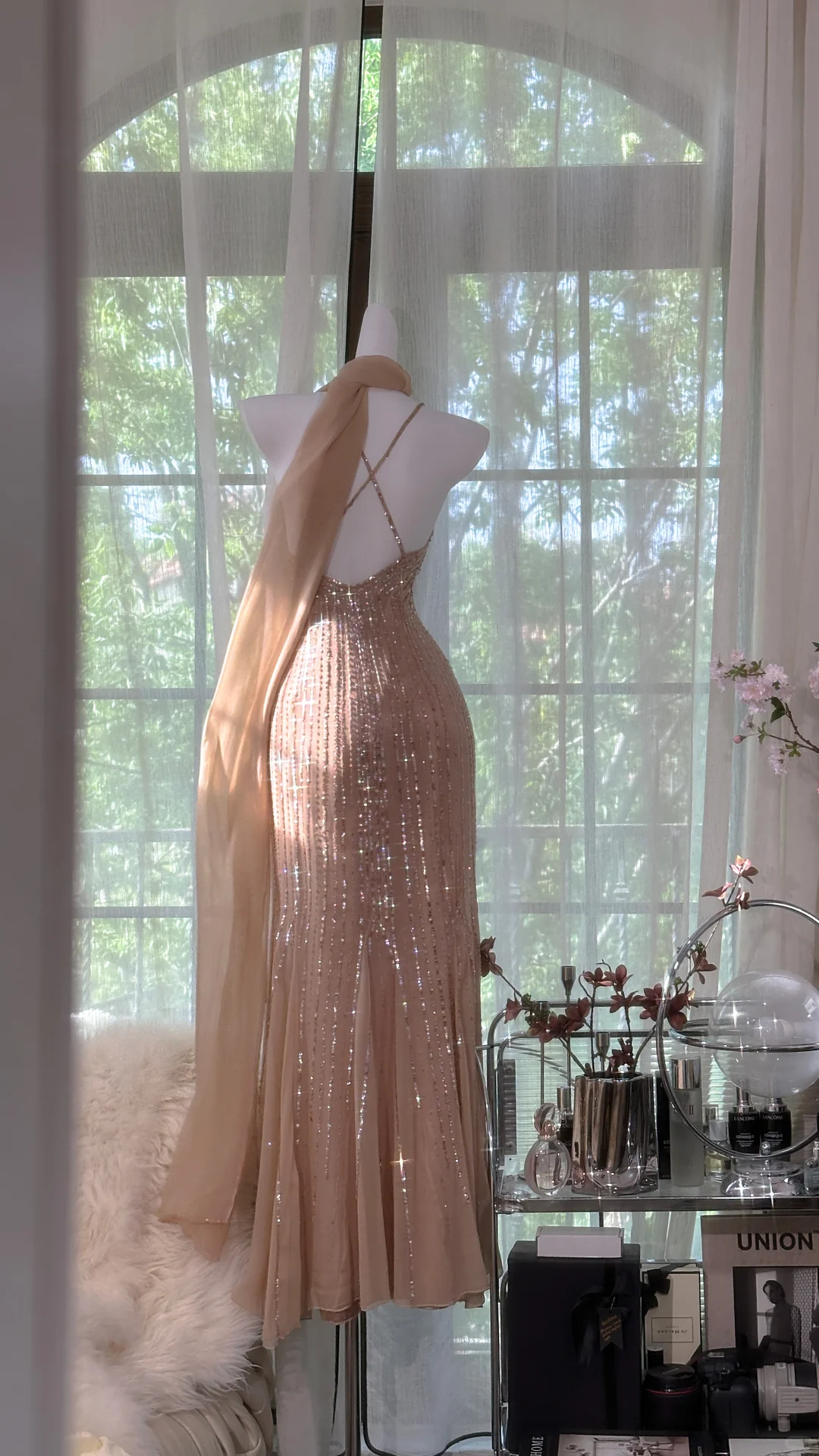 Glamorous Champagne Sequin Halter-Neck Sheath Sparkly Formal Evening Gown DP7337