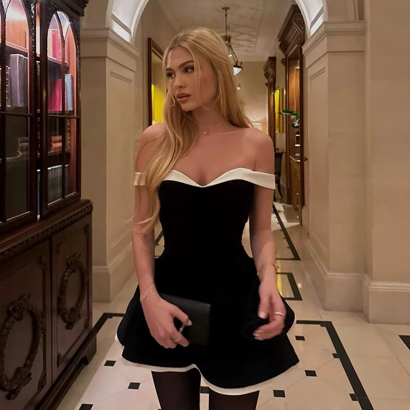 Robe de soirée trapèze noire à épaules dénudées et décolleté en cœur, DP5849