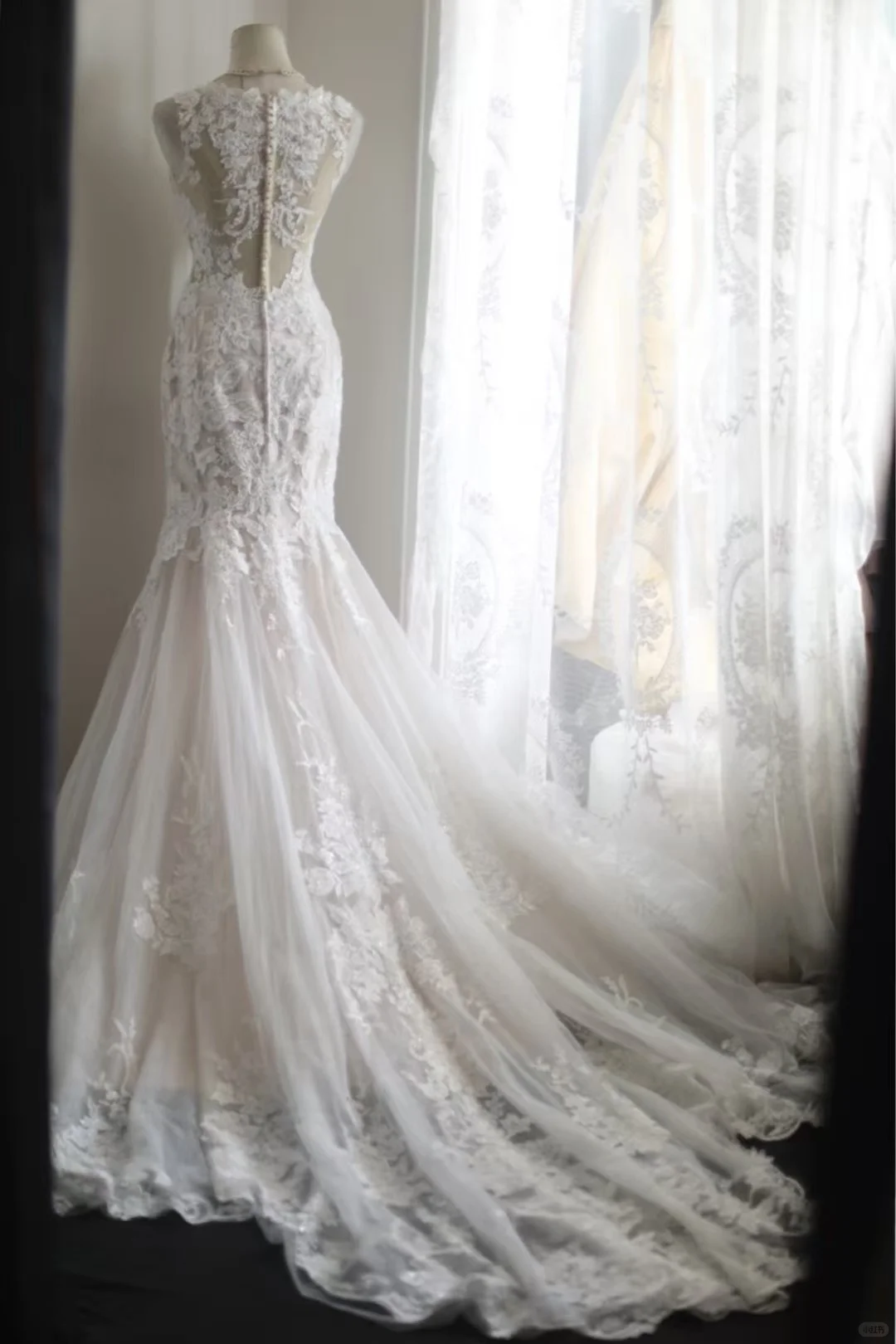 Vintage White Lace Mermaid Sheer Train Floral Embroidery Wedding Dress DP7644