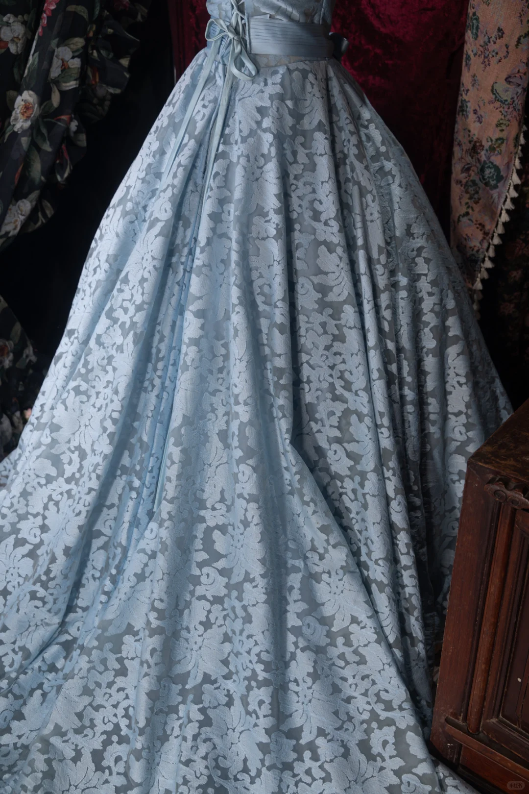Elegant Blue Floral Lace Sleeveless V-Neck Ball Gown DP8351