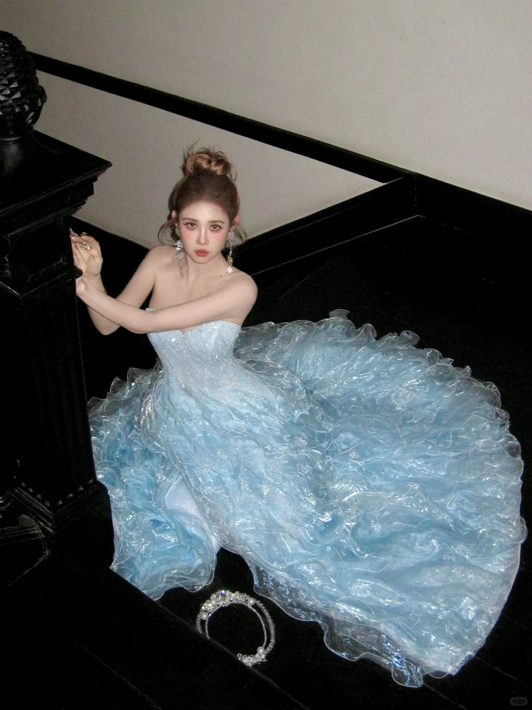 Wunderschönes glänzendes hellblaues trägerloses A-Linien-Tüll-Brautkleid, Ballkleid, Abendkleid DP6248