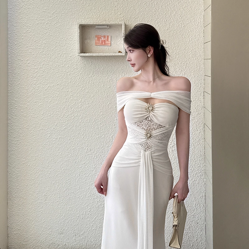 Wunderschönes elfenbeinfarbenes, schulterfreies, herzförmiges, perlenbesetztes Meerjungfrau-Abschlussballkleid mit Applikationen, langem Abendkleid DP6401