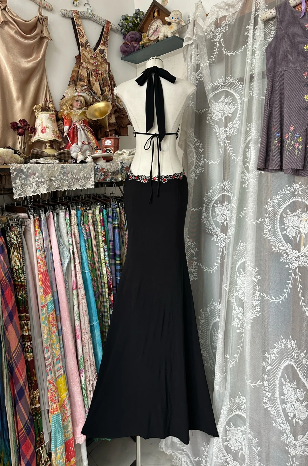 Vintage Black Embroidery Halter-neck Mermaid Long Prom Dress Evening Dress DP6386
