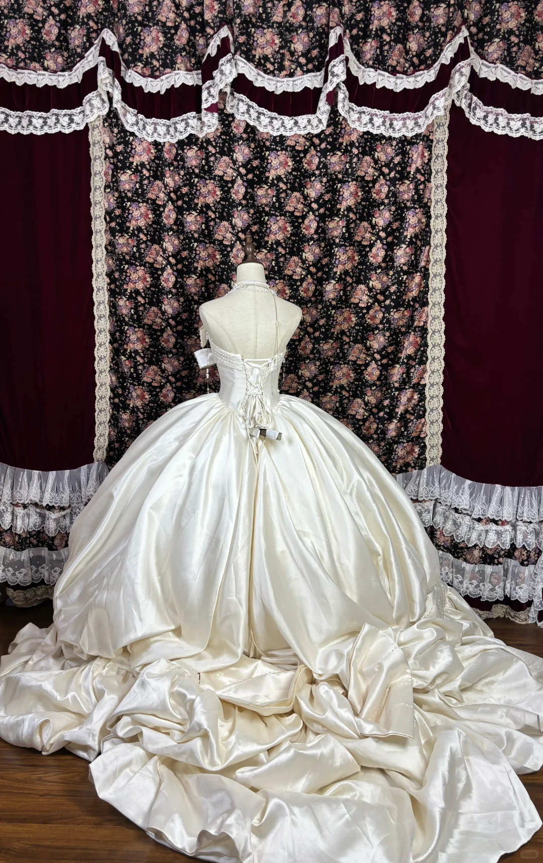 Vintage-Inspired Strapless Wedding Dress Romantic Satin Oversized Bows Tulle Bridal Gown DP7066