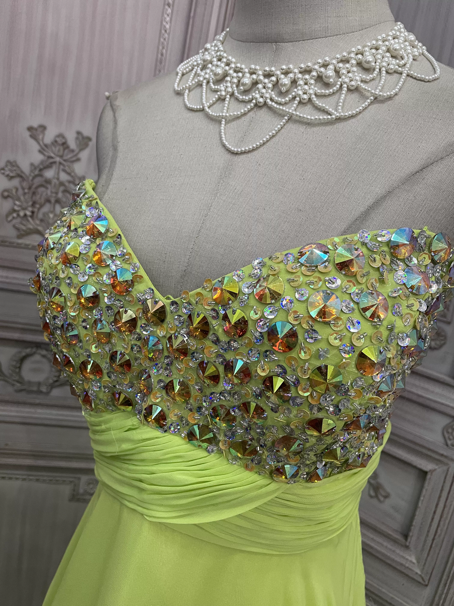 Elegantes, limettengrünes, trägerloses Abendkleid mit Herzausschnitt, Pailletten und Chiffon, Ballkleid DP7620