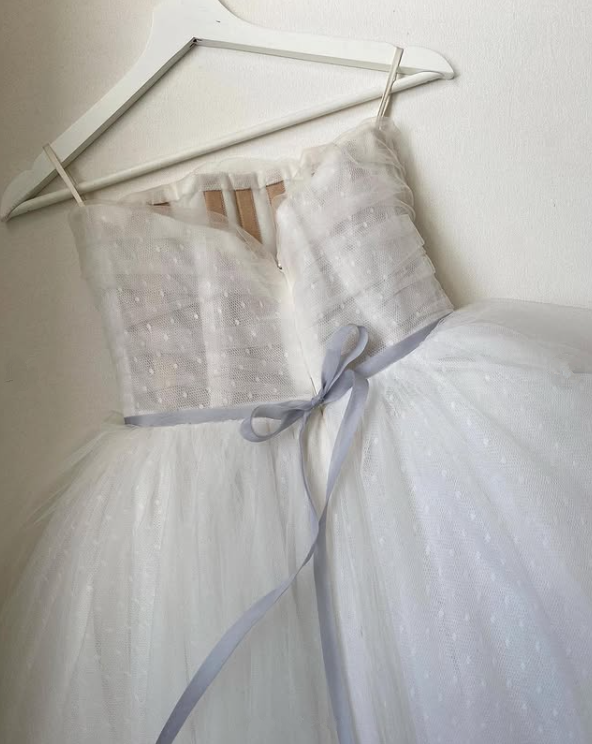Weißes trägerloses A-Linien-Tüll-Geburtstagsparty-Abendkleid, DP1801