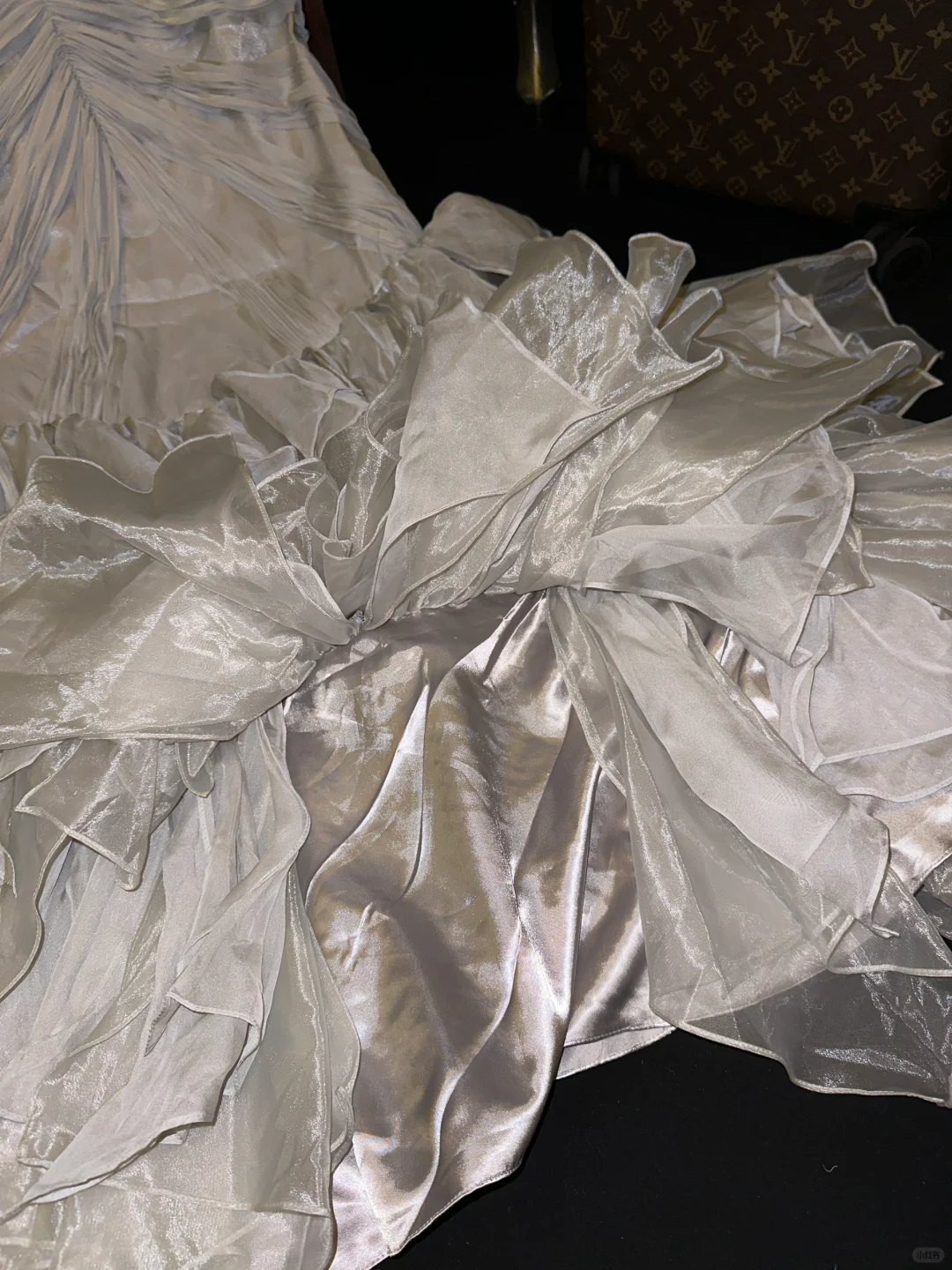 Silbergraues Chiffon-Rüschen-Memaid-Kleid, langes Abendkleid, Partykleid, Geburtstagsoutfits, DP5076