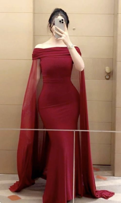 Robe de soirée longue sirène en satin rouge vin à épaules dénudées, DP4348