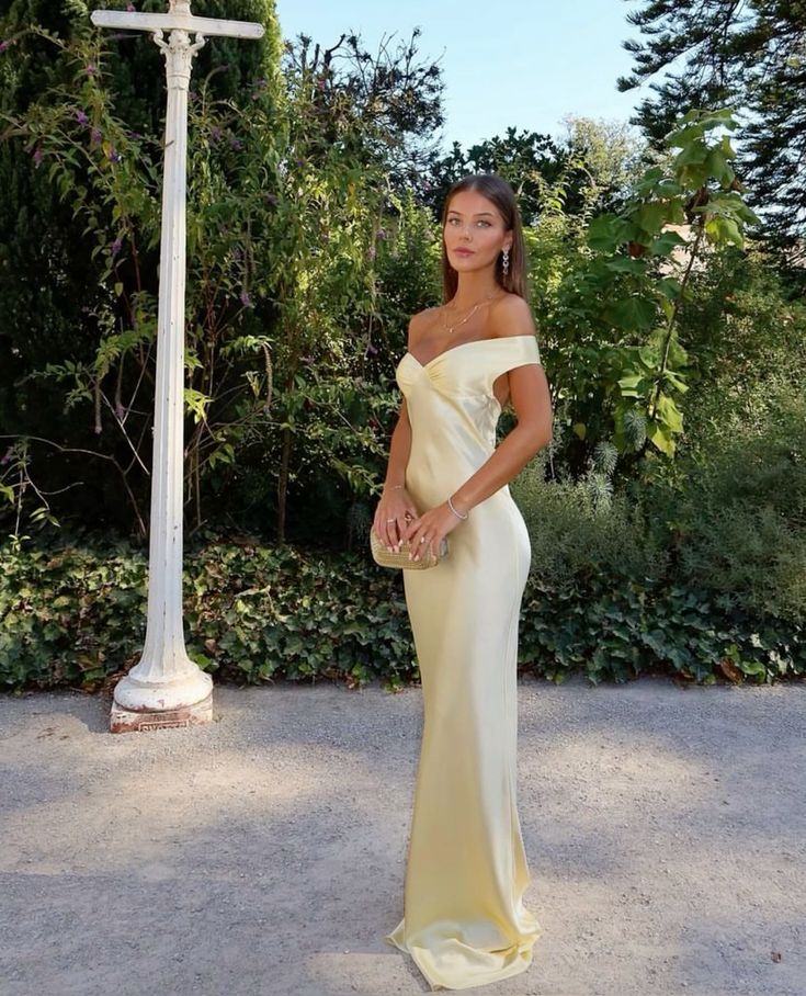 Hellgelbes schulterfreies Etuikleid aus Satin, langes Partykleid für Hochzeitsgäste, DP4420