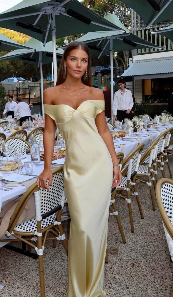 Hellgelbes schulterfreies Etuikleid aus Satin, langes Partykleid für Hochzeitsgäste, DP4420