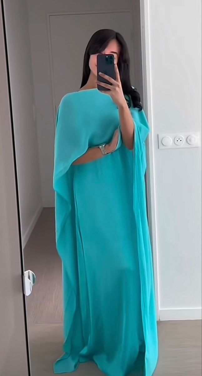 Elegantes, blaues, schulterfreies, langes Etuikleid aus Satin, DP4428