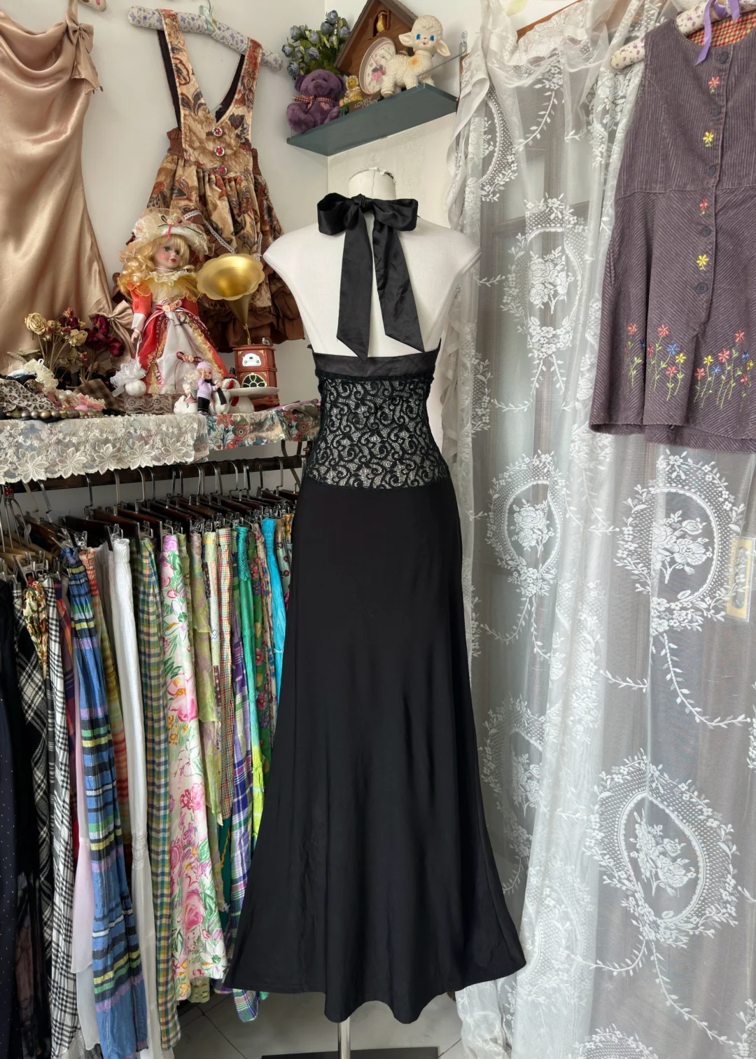 Schwarzes Neckholder-Spitzen-Meerjungfrauen-Vintage-Kleid, lang, formelle Party, DP4462