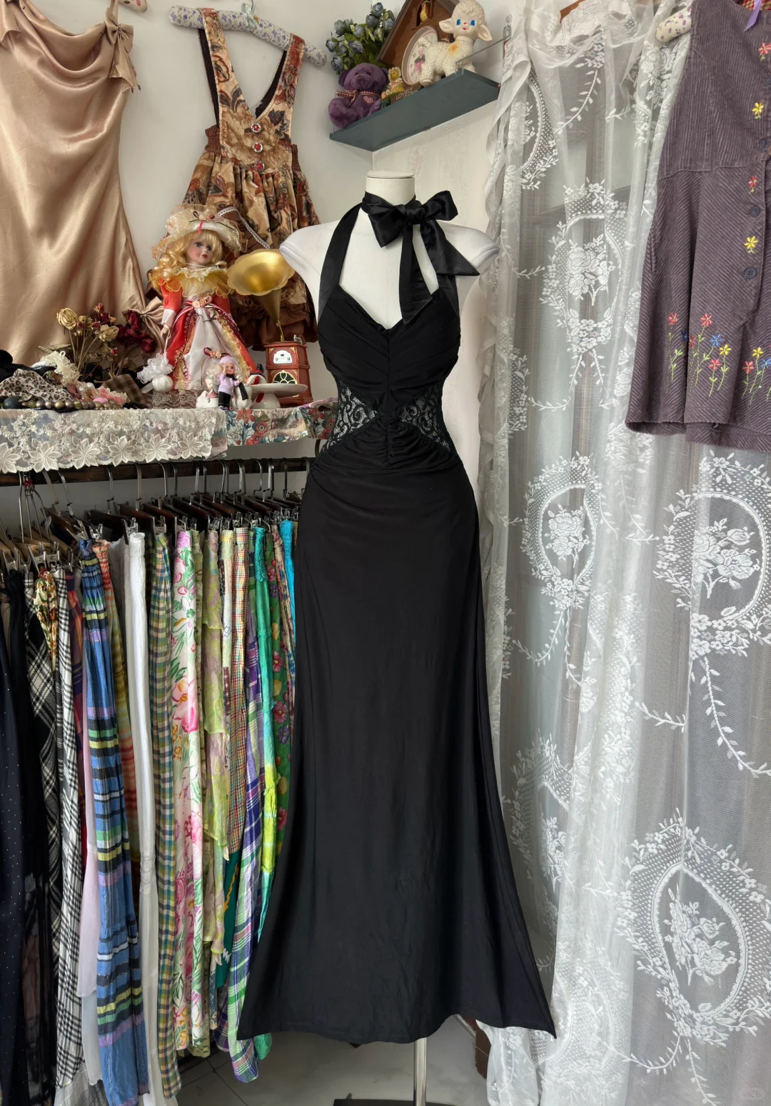 Schwarzes Neckholder-Spitzen-Meerjungfrauen-Vintage-Kleid, lang, formelle Party, DP4462