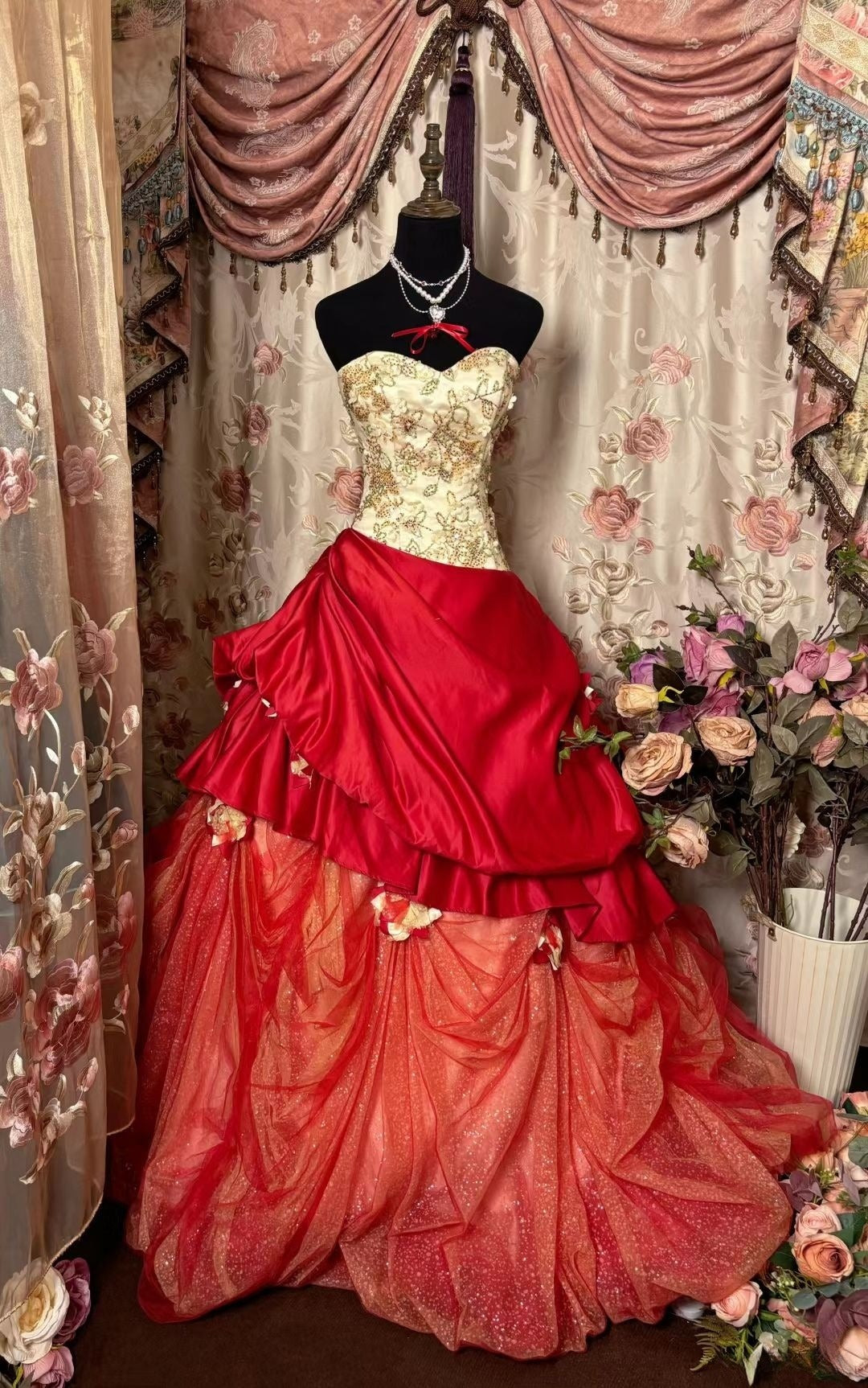 Robe de soirée longue rouge style vintage à col en cœur et coupe trapèze, DP4515